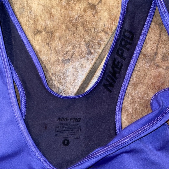 Nike top - Picture 2 of 3